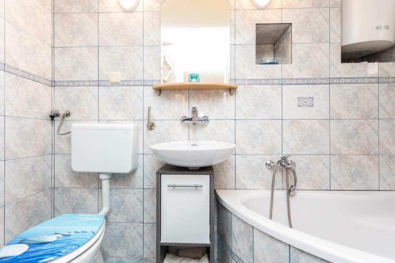 Apartman Verbenia Vrbnik  Extérieur photo