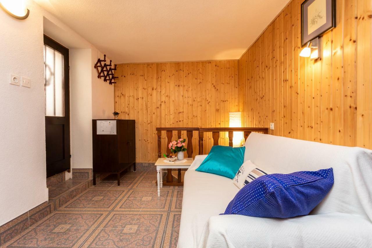 Apartman Verbenia Vrbnik  Extérieur photo