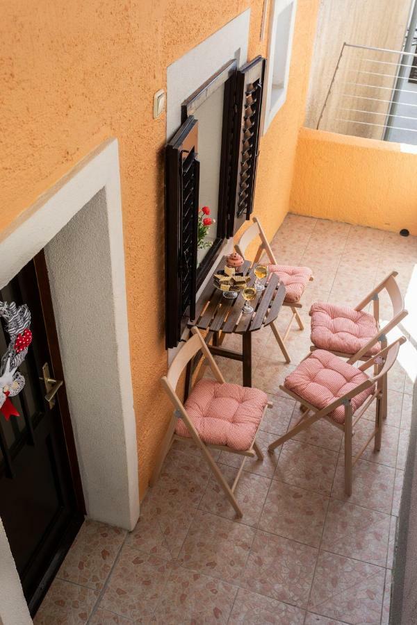Apartman Verbenia Vrbnik  Extérieur photo