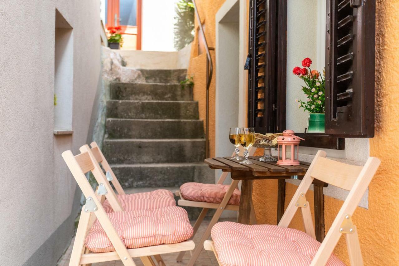 Apartman Verbenia Vrbnik  Extérieur photo