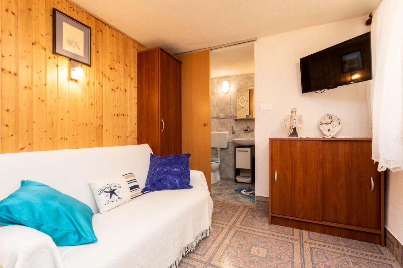 Apartman Verbenia Vrbnik  Extérieur photo